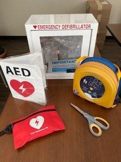 AED Kit showing that it comes with gloves, scissors, face mask, instructions